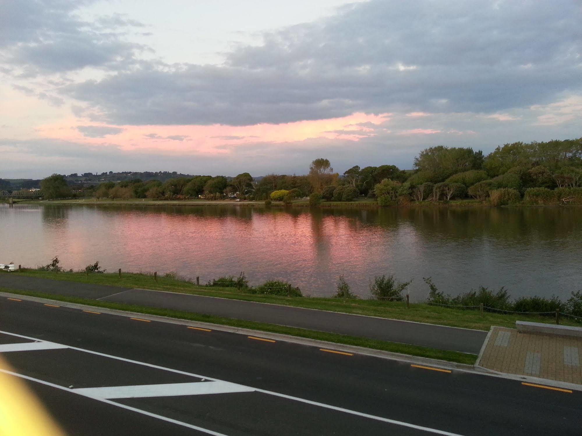 Tamara Riverside Lodge Whanganui Esterno foto