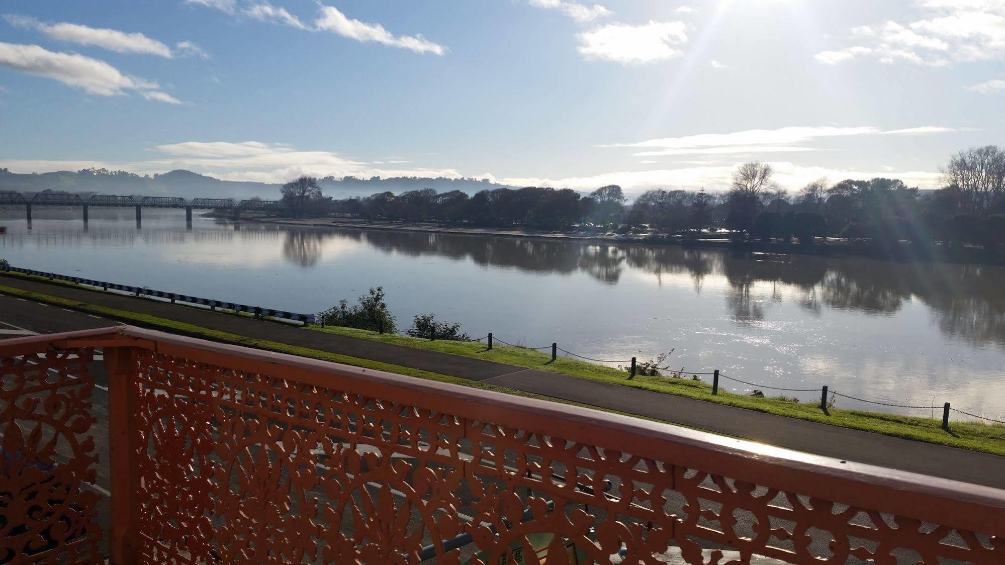 Tamara Riverside Lodge Whanganui Esterno foto